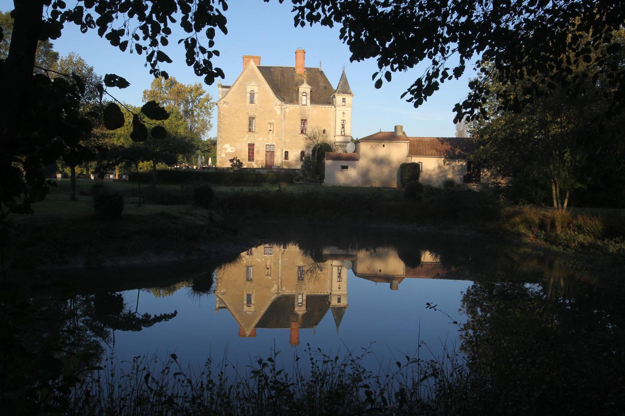 Chateau De La Verie Шалан Екстериор снимка